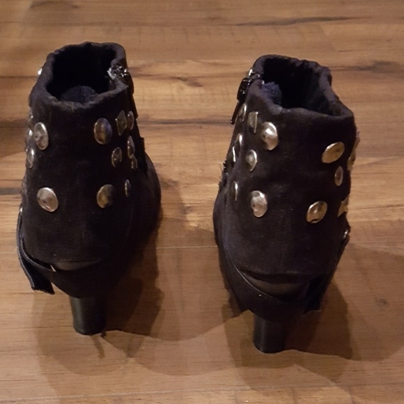 BKE‎ Y2K Studded Wedge Heel Ankle Boots Black Faux Suede - Picture 5 of 6